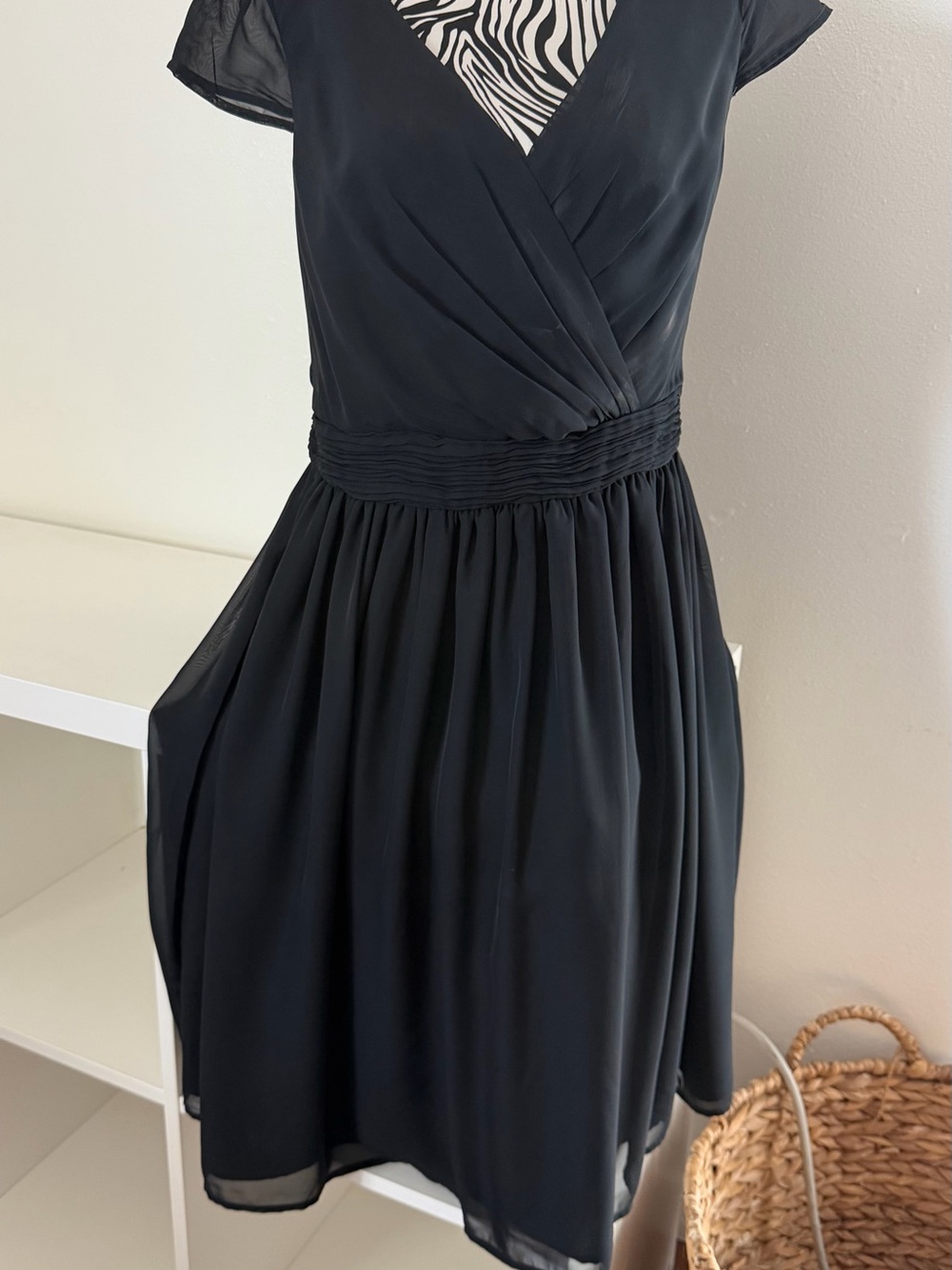 Tevolio Black V-Neck Midi Dress with Gathered Waist